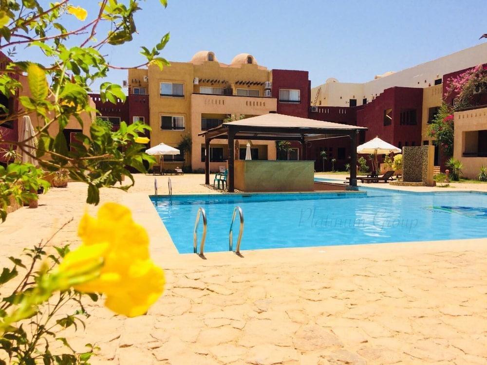 شقة جديد بالغردقة من غرفتي نوم في كومباوند كاماريا الصورة الأساسية