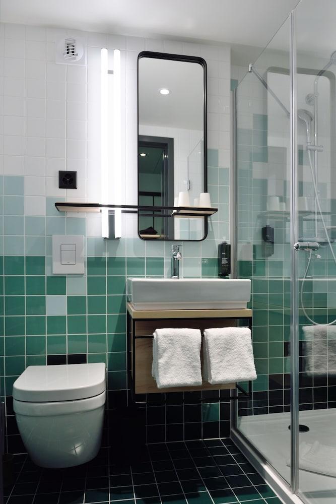 ibis Styles Sierre Bathroom