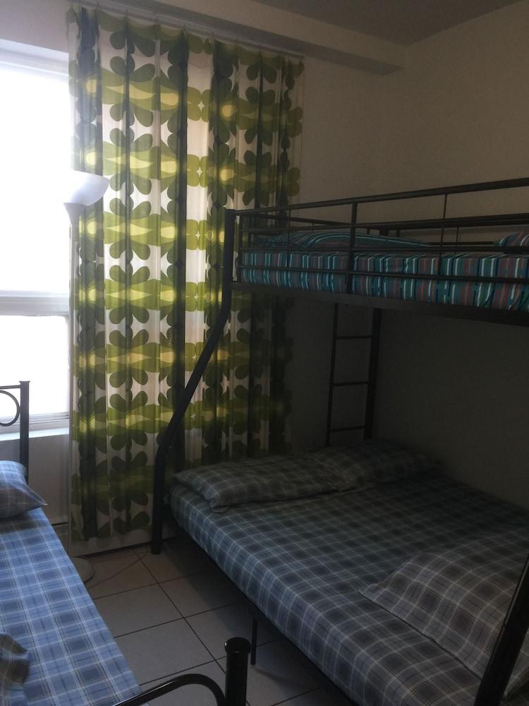 University Apartment - Campus Accommodation Room