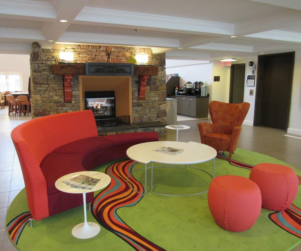 هوم وود سويتس باي هيلتون هاريسبورج منطقة الجلوس في الردهة