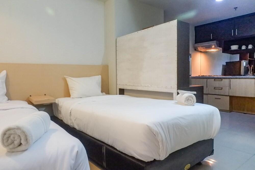 Best View & Cozy Studio Apartment At The Square Room