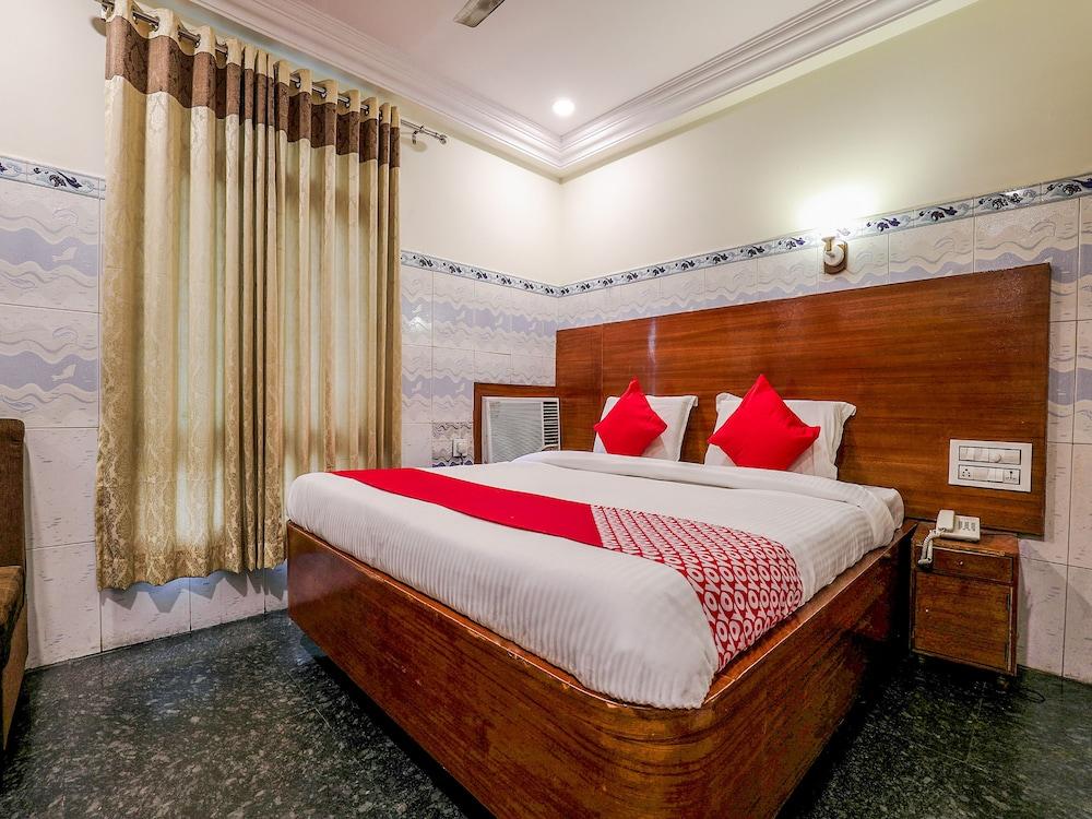 OYO 12680 Hotel Sitara Inn
