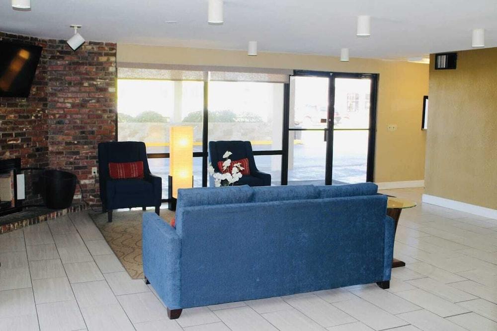 Quality Inn Lobby