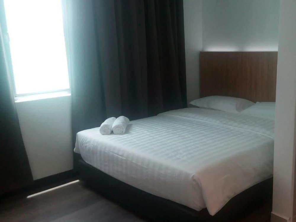 Place2Stay - Gong Badak