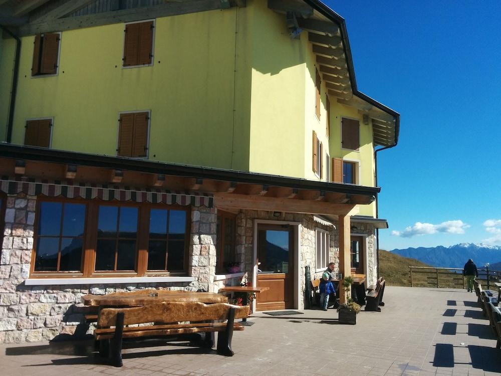 Rifugio-Albergo Graziani Exterior