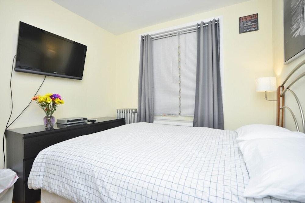 Fancy 2 BR on Upper East Side Room