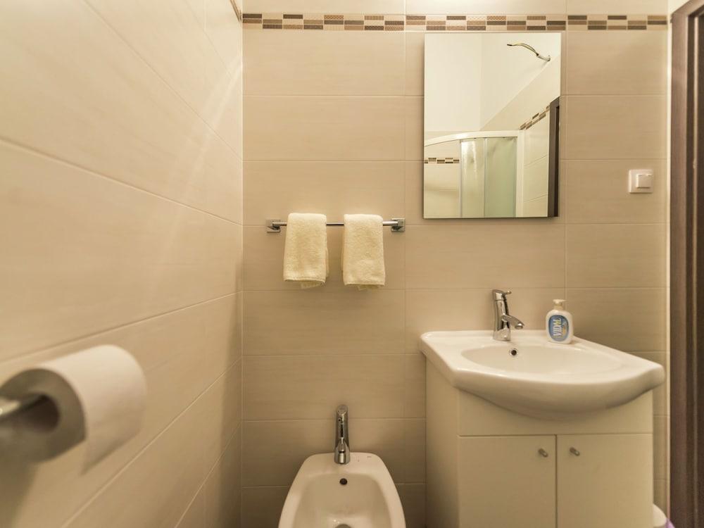 The Apartment Noa No.3 Located on the First Floor With Shared Pool Bathroom