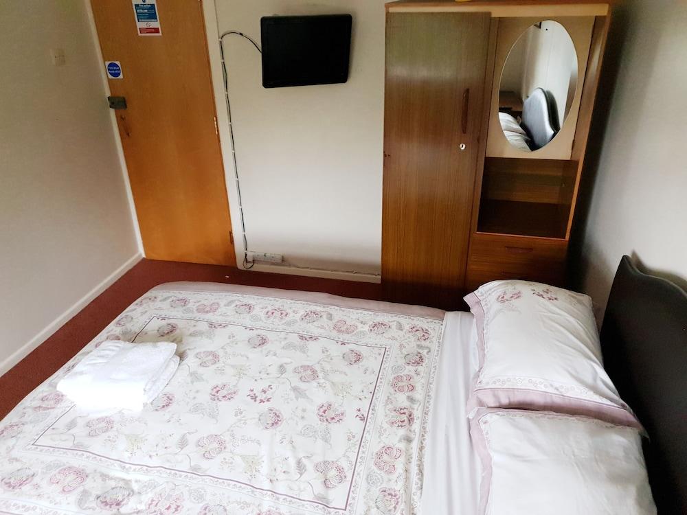 Old Priory Guest House Room