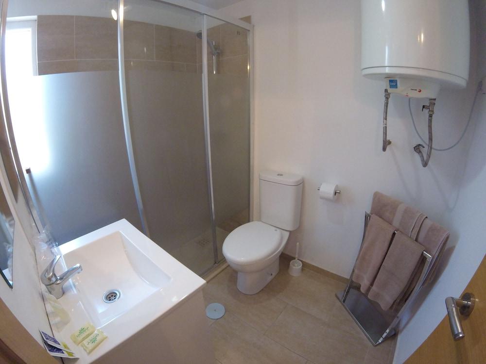 Harbour Club Aparthotel Duquesa Bathroom