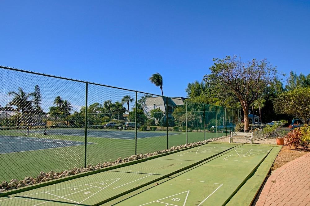 Mariner Point 1082 Sport Court