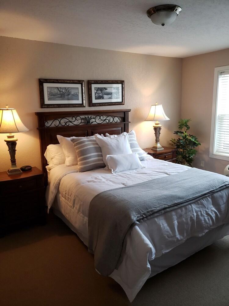 Unit 303 BD/ 2 BA