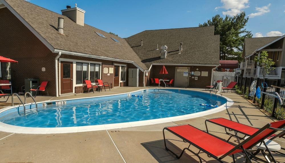 Residences at Daniel Webster Outdoor Pool