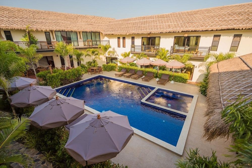 Pa Prai Villas & Suites Outdoor Pool