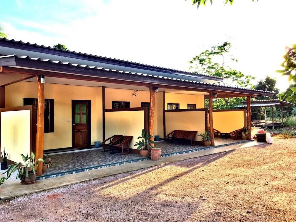 Baan Suan Resort Exterior