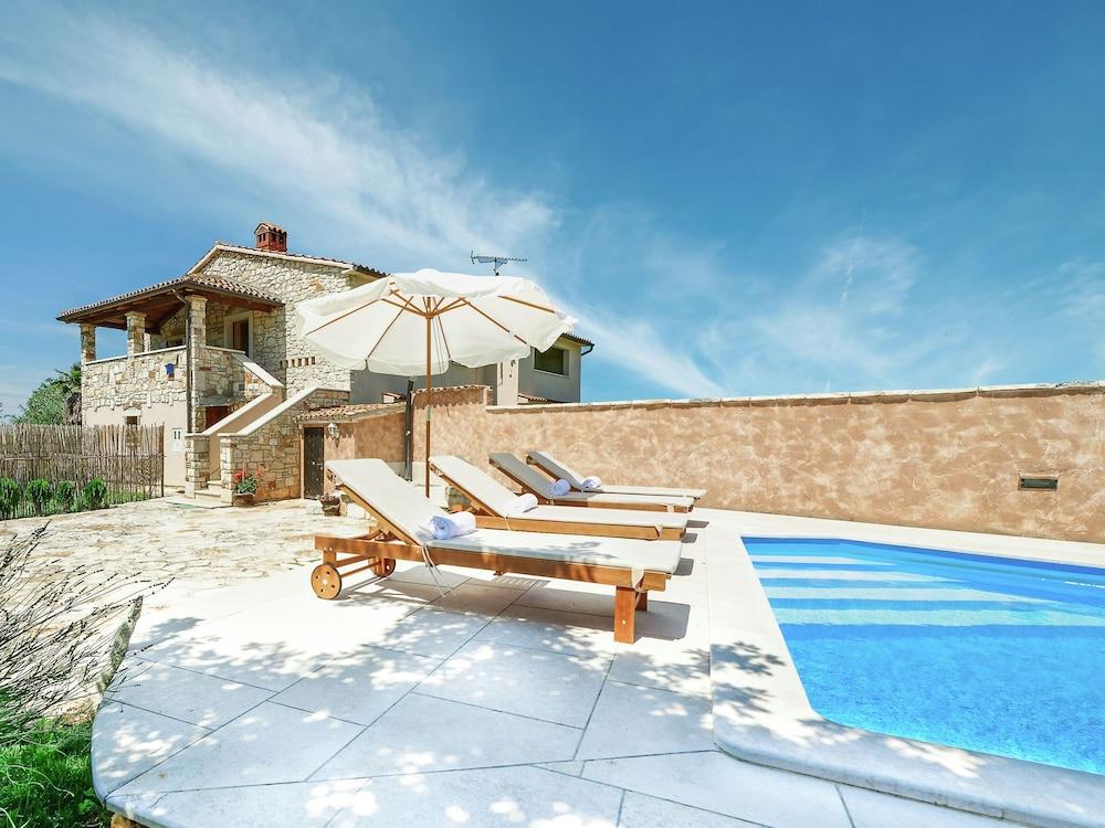 Modern Holiday Home in Porec With Swimming Pool Featured Image