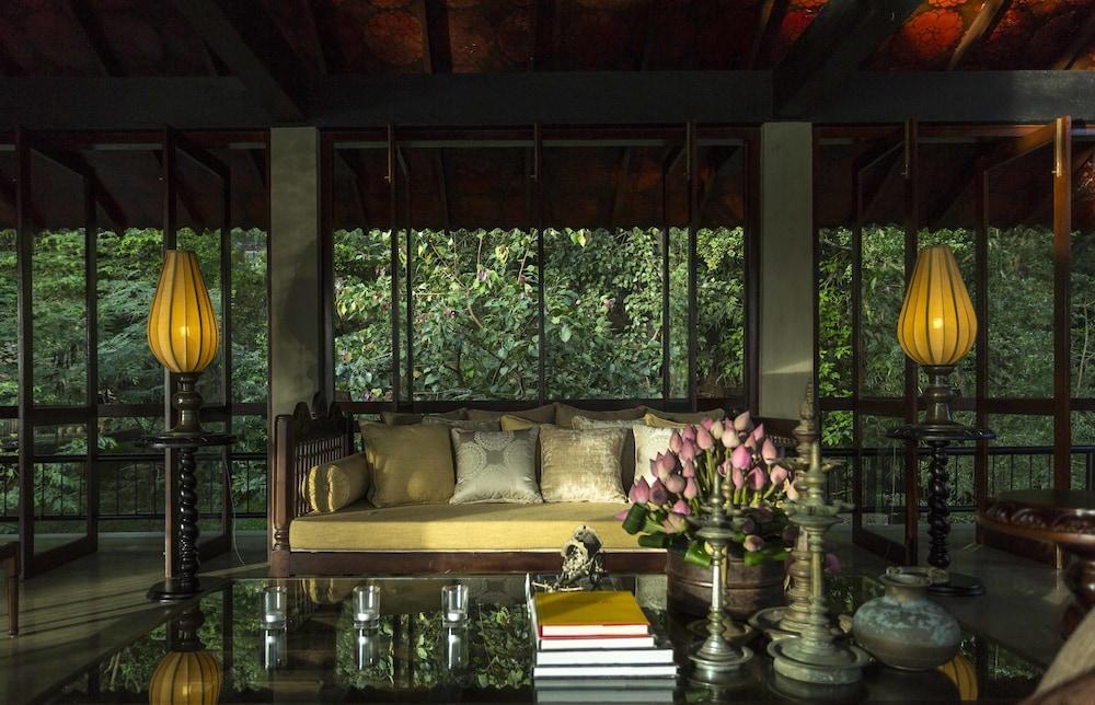 The Hermitage by Edwards Collection Lobby Lounge