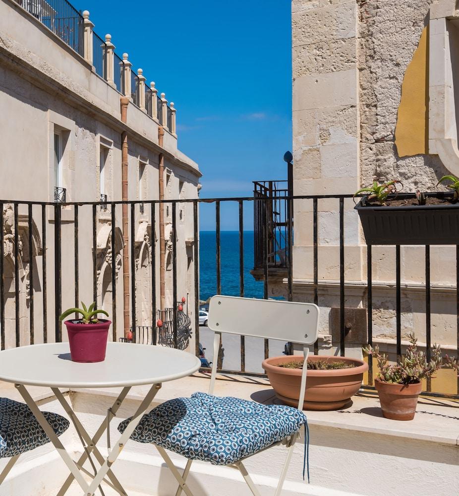Terrazza Mirabella in Ortigia Featured Image