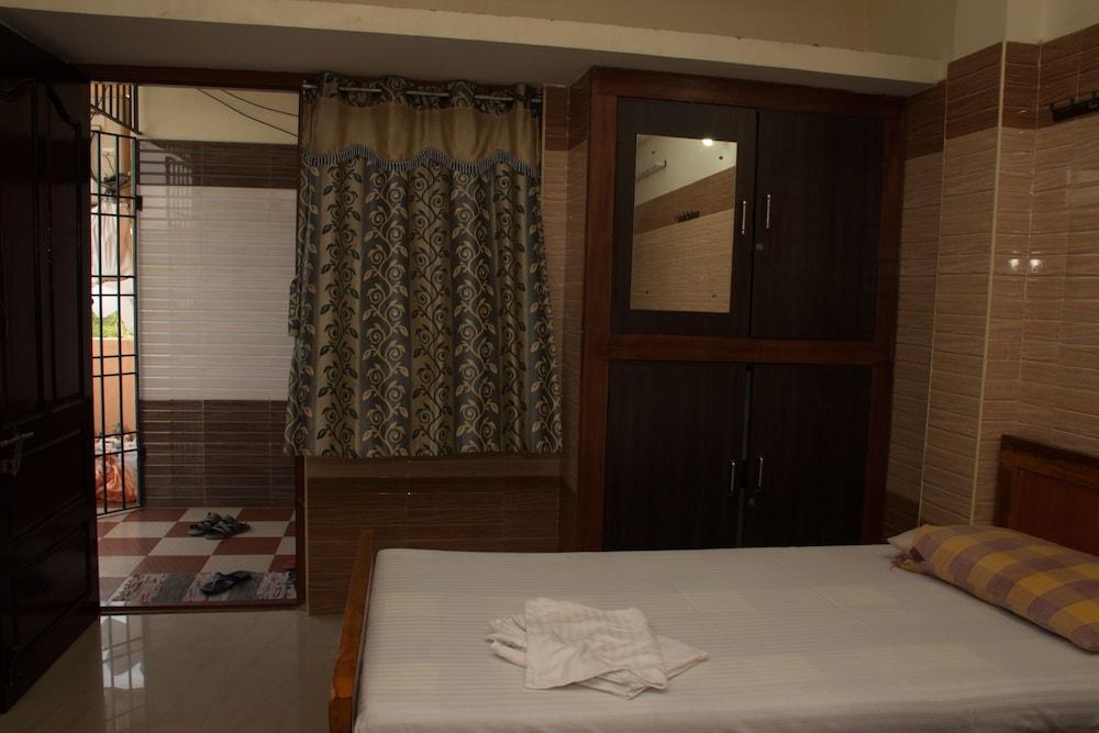 Ulo Raj Residency Room