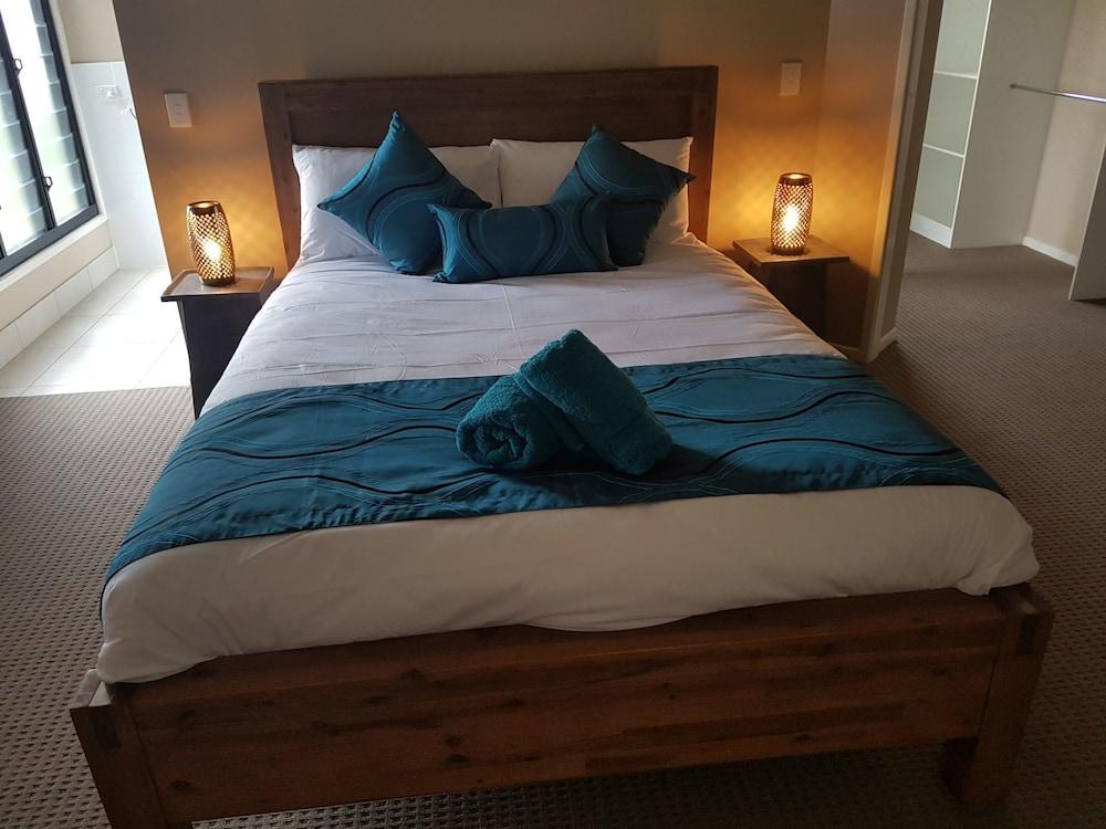 Larimar on Turtle Bay Room