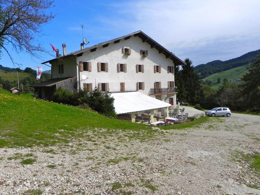 Rifugio Monte Baldo Exterior