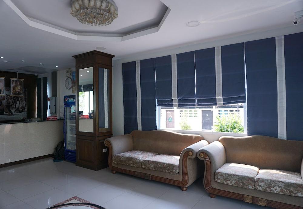 THE SR Residence Lampang Lobby Sitting Area