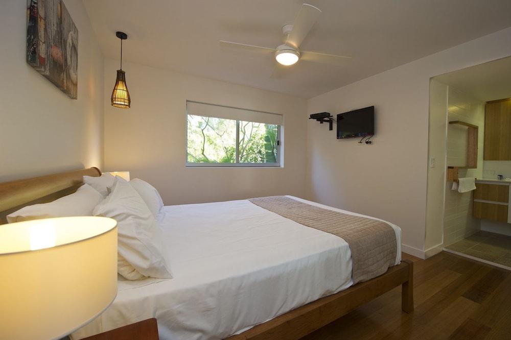 Maggies Beachfront Apt. 8 Room