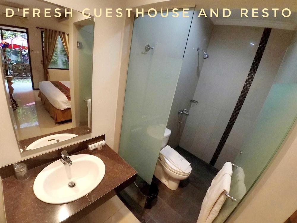 D'Fresh Guesthouse Bathroom