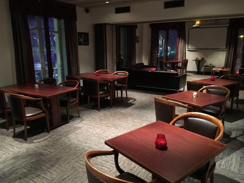 Le Carlton Hotel Lounge