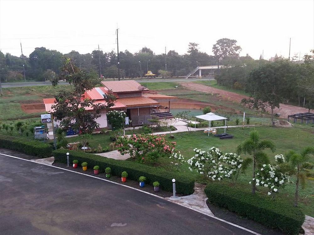 Khao Saming Paradise Resort Property Grounds