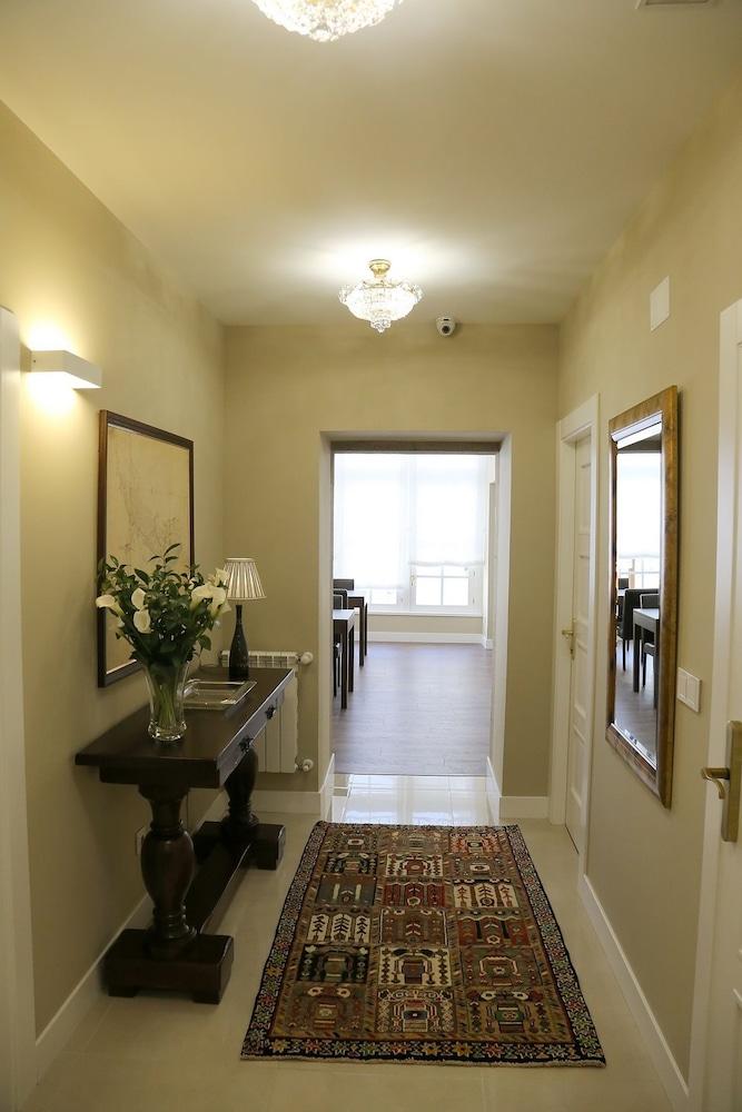 Vía XIX Interior Entrance