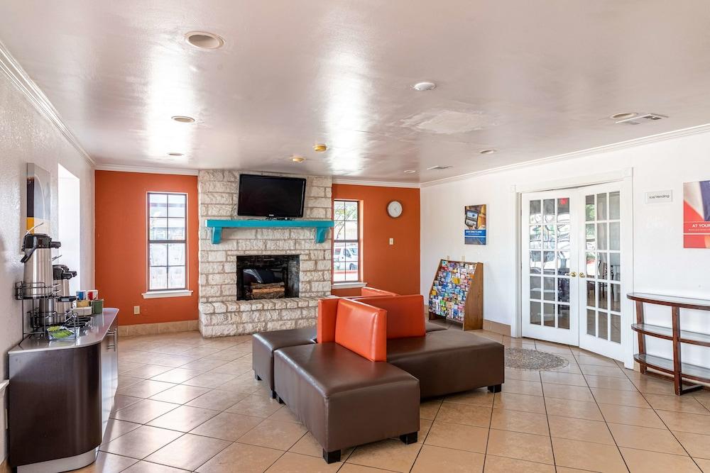 Motel 6 Georgetown, TX Lobby Sitting Area