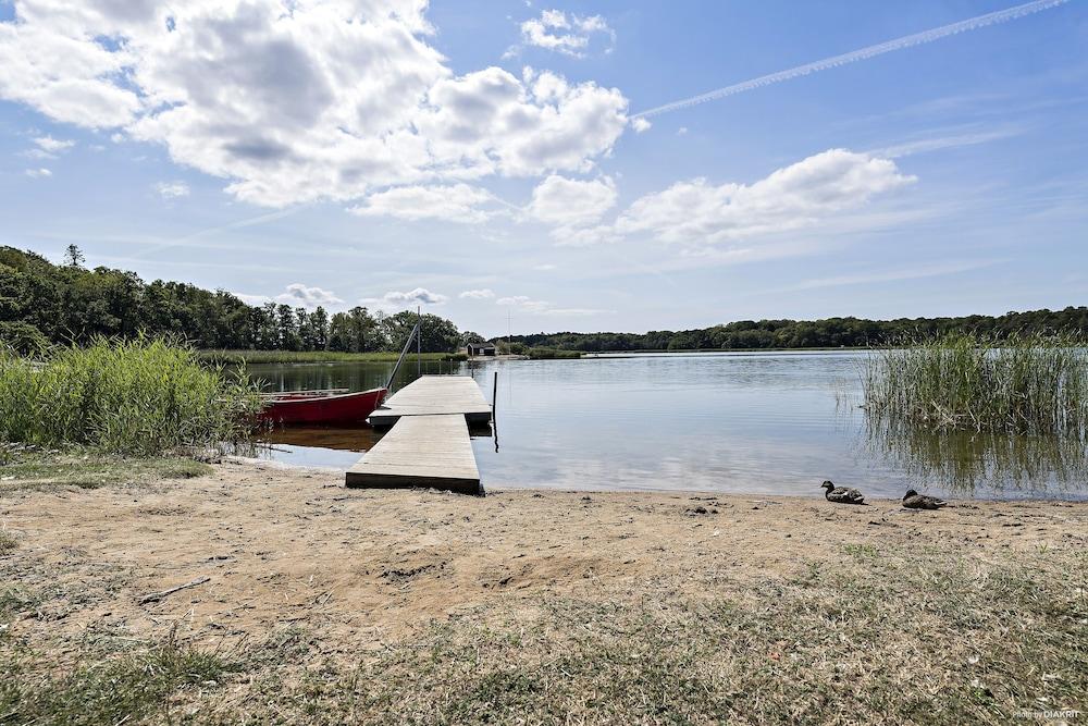فيرست كامب خونستافيك كارلسكرونا الشاطئ