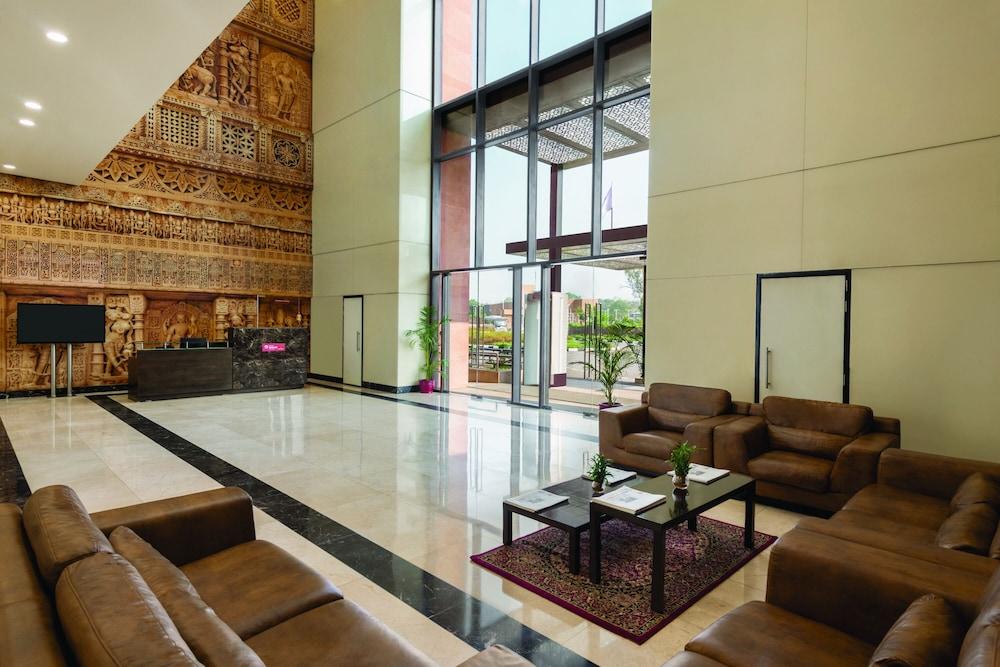 Ramada Encore by Wyndham Statue of Unity Lobby Sitting Area