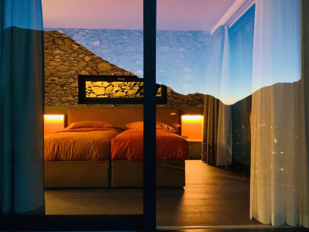 Cà Rossa Suite and Breakfast Room