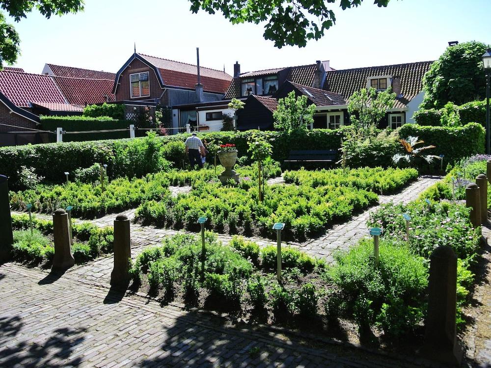 Charming Chalet in Goedereede With Open Area Exterior