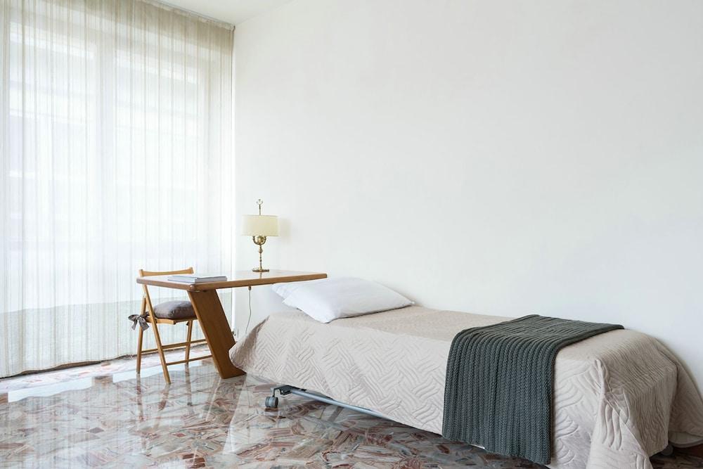 Piazza Cavour Lake View Room