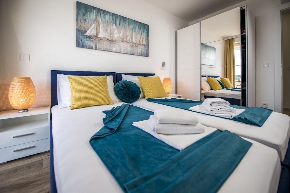 Luxury Villas Royal II with Private Pool Room