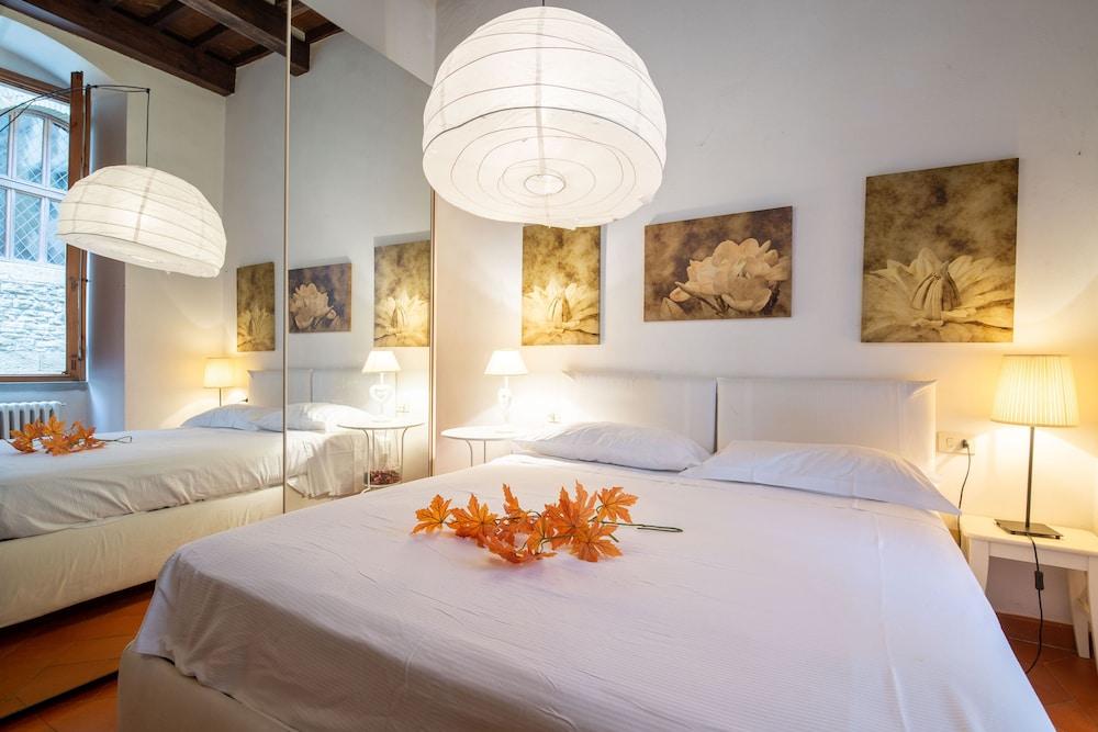Uffizi Place by Mmega Room