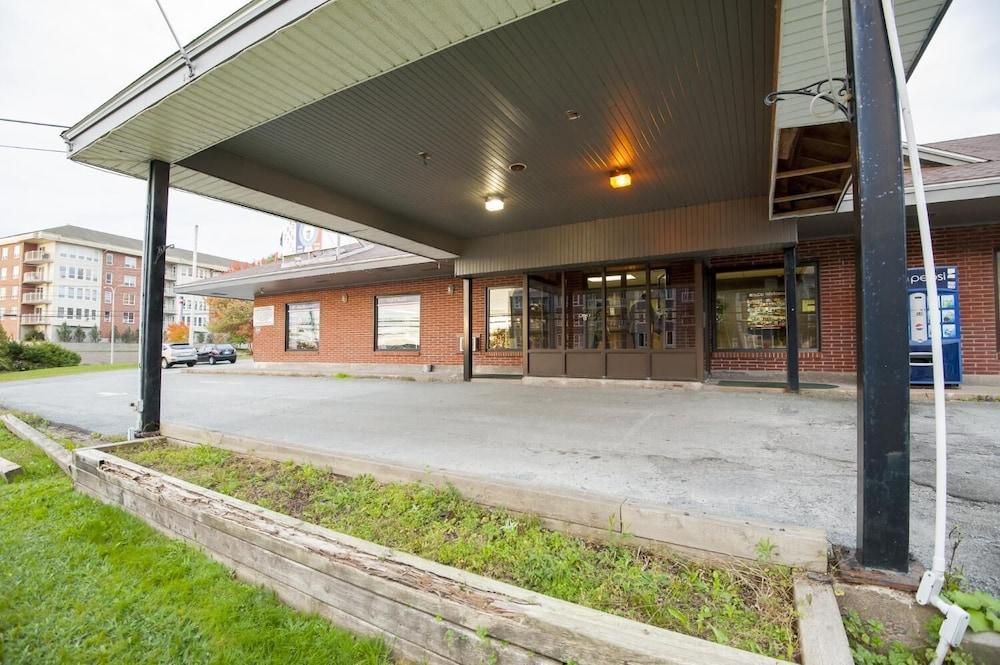 Bluenose Inn and Suites Others