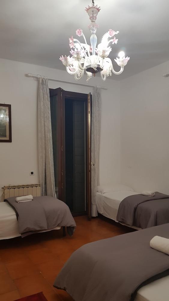 Venetian Style Room