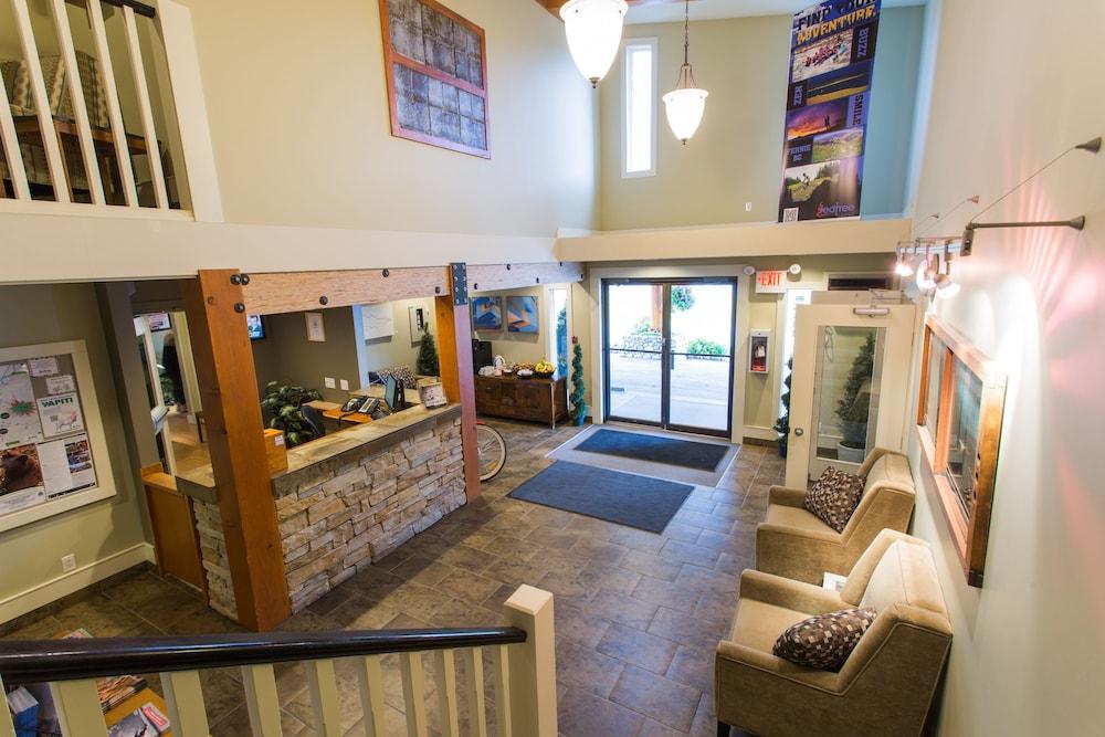 Red Tree Lodge Interior Entrance