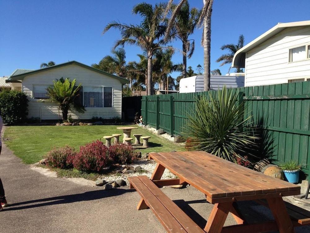 Lakes Jakaranda Holiday Units
