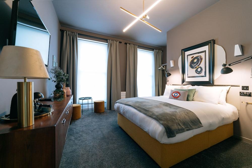 The Warwick by Aura Collection Featured Image