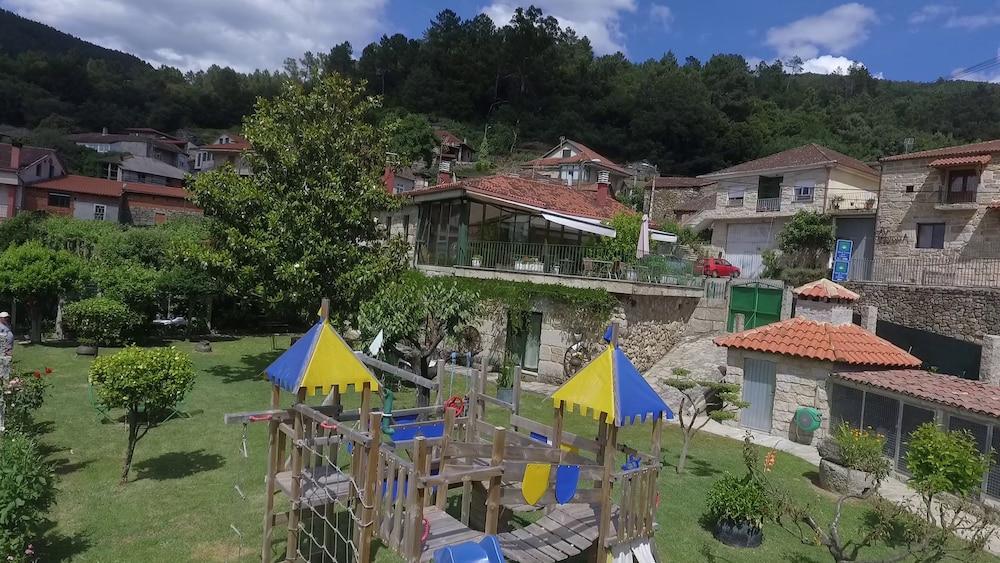 Casas Rurales A Chairiña Y A Revolta