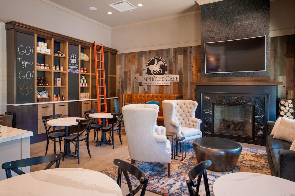 The Inn at Patrick Square Lobby Lounge