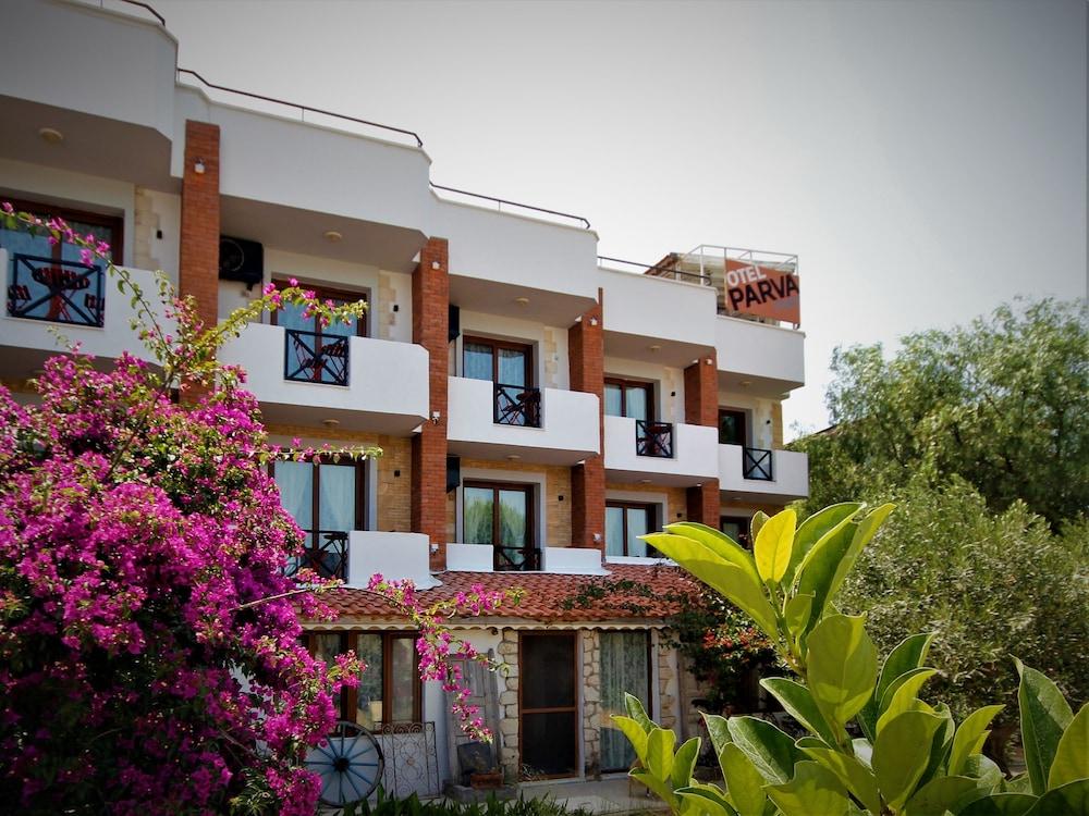 Parva Port Alacati Property Grounds