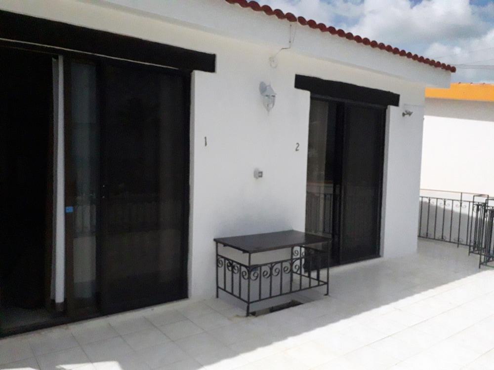 Triton - Rooms in Front of the Beach Interior Detail