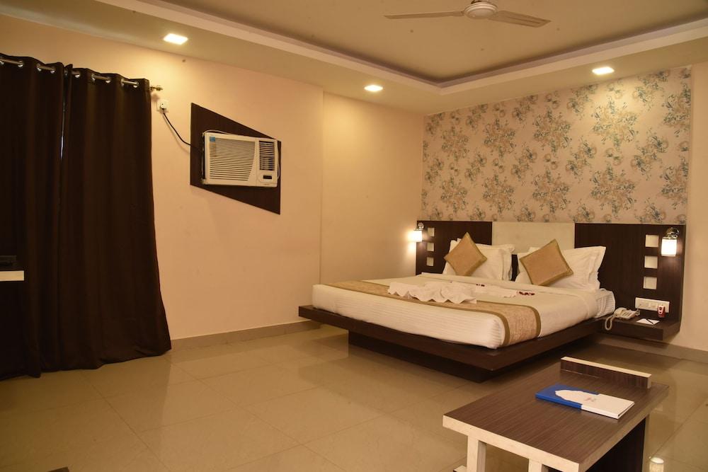 GenX Rameshwaram Deoghar Room