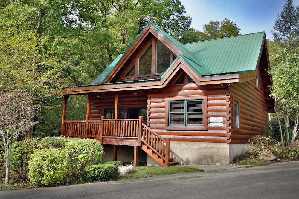 Southern Hospitality - Two Bedroom Cabin