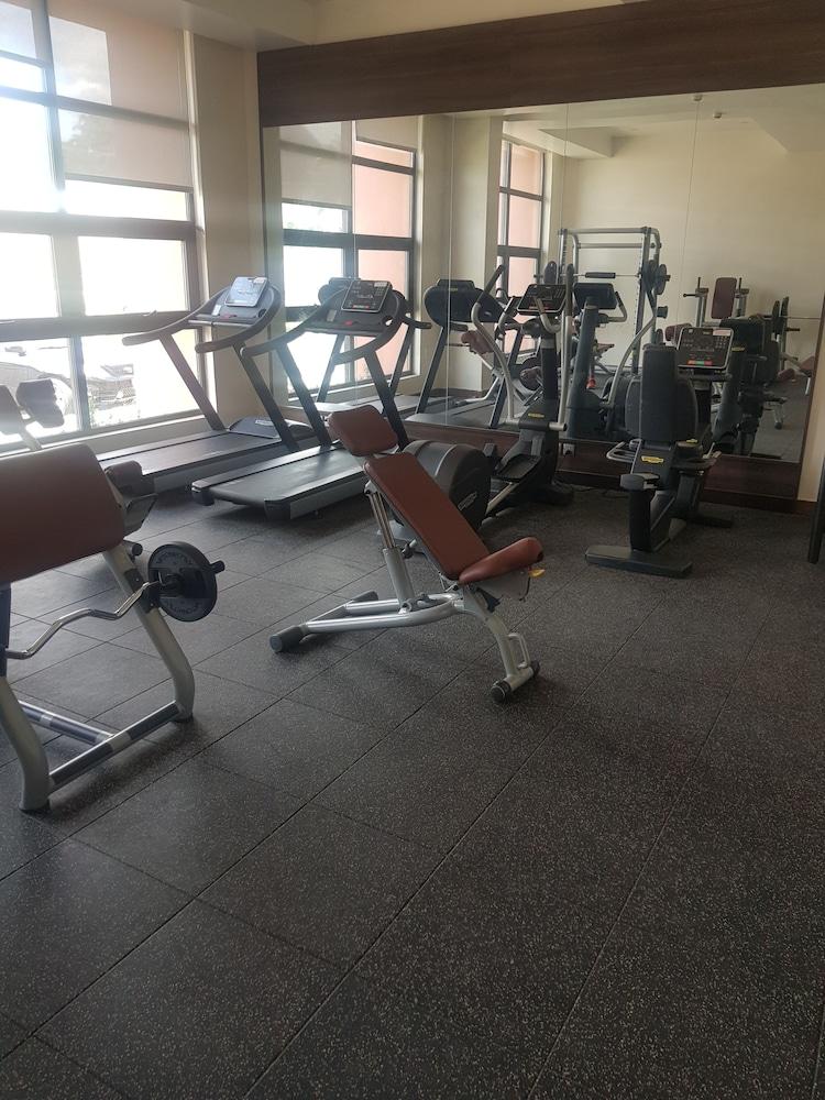 جولدن تيوليب أجولو ليك هوتل آند ريزورت صالة الألعاب الرياضية